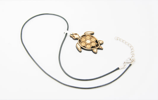 Pendentif TORTUE MARINE en bois (frêne)