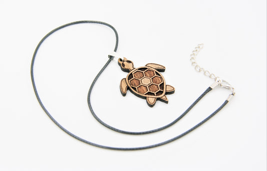 Pendentif TORTUE MARINE en bois (noyer)